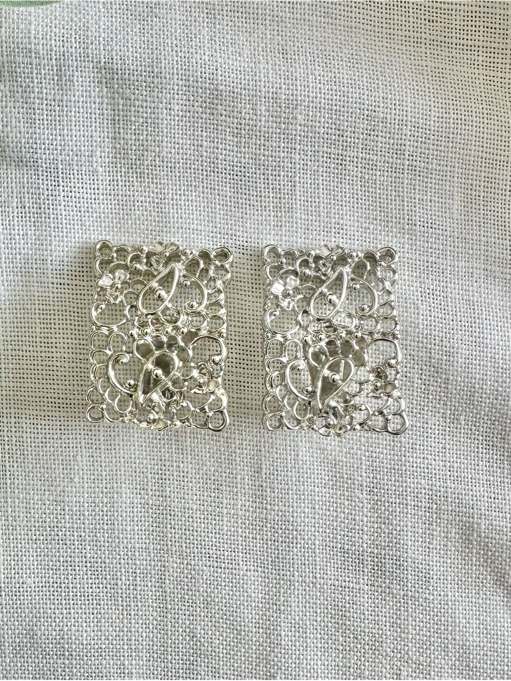Vintage Emmons silver-toned rectangular frosted lace filigree clip on earrings